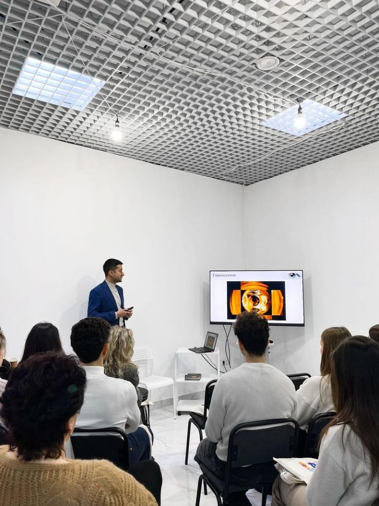 Освітній захід для офтальмологів з усієї України Lux Vision