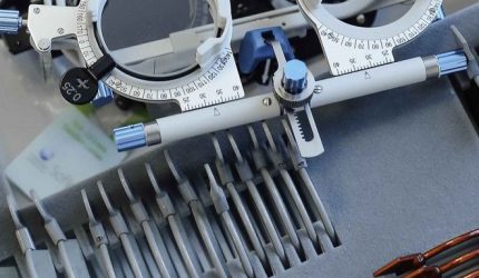 корекція зору окулярами та лінзами