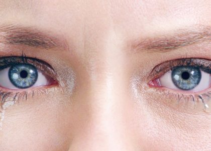 Сльозяться очі фото